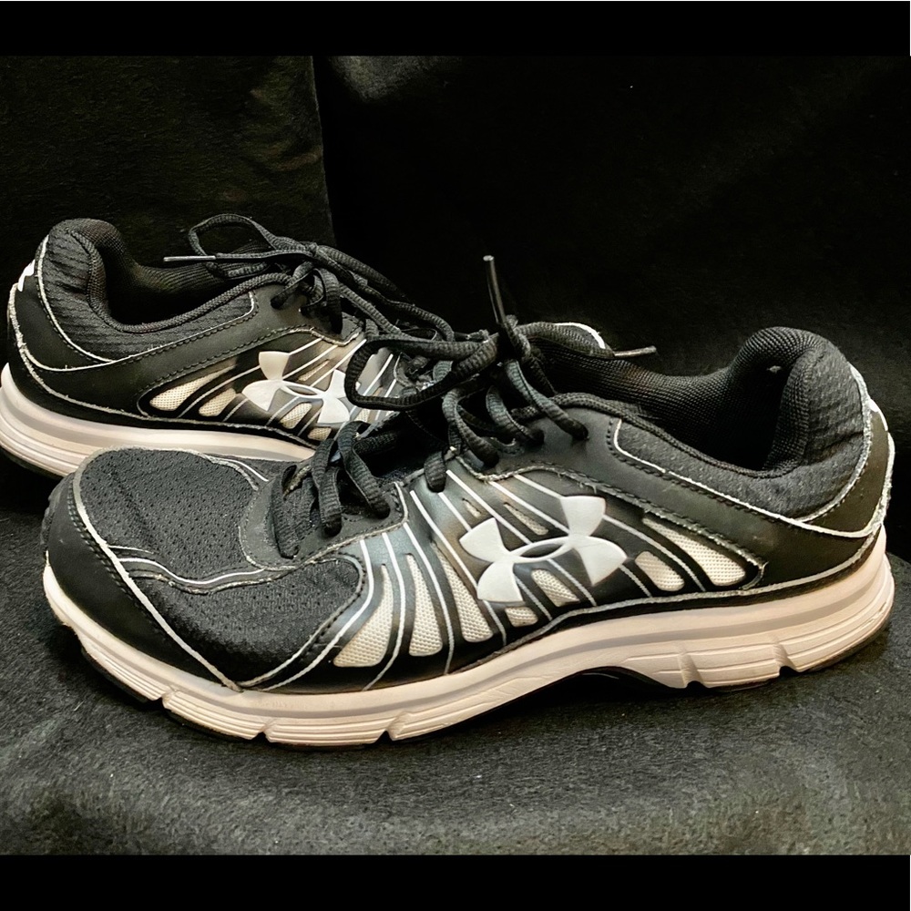 Women’s Under Armour Size 11 athletic shoes